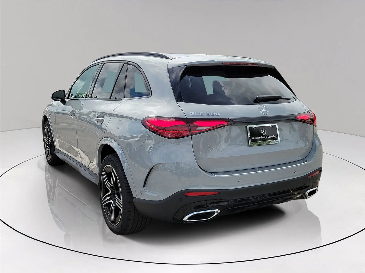 New 2027 MANUFAKTUR Alpine Grey Mercedes-Benz GLC 300 image 6