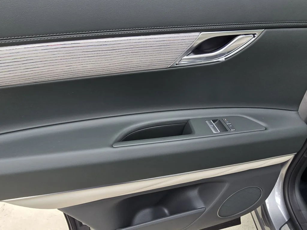 New 2027 Silver Genesis 2.5T Select image 12