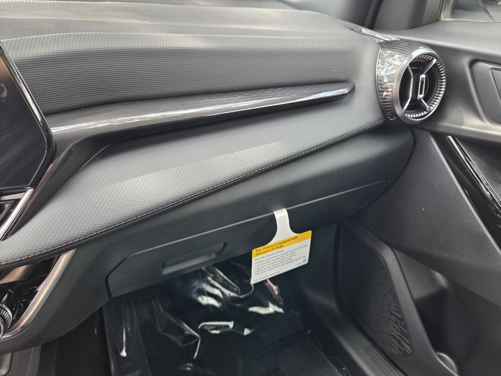 New 2027 Summit White Chevrolet FWD LT image 28
