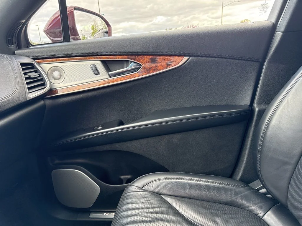 Used 2018 Burgundy Velvet Metallic Tinted Clearcoat Lincoln Reserve image 26