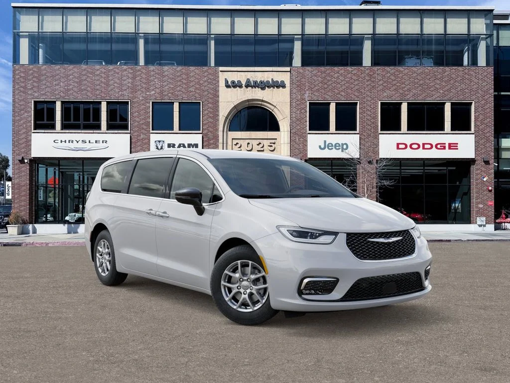 New 2026 Bright White Clear-Coat Exterior Paint Chrysler Select image 5