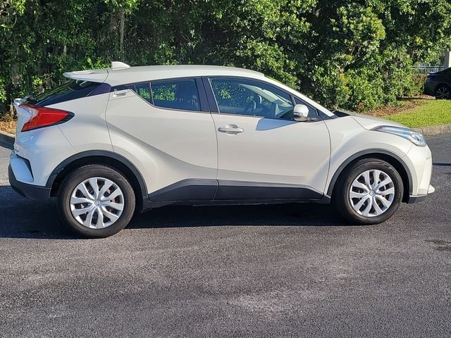 Used 2020 White Toyota LE image 6