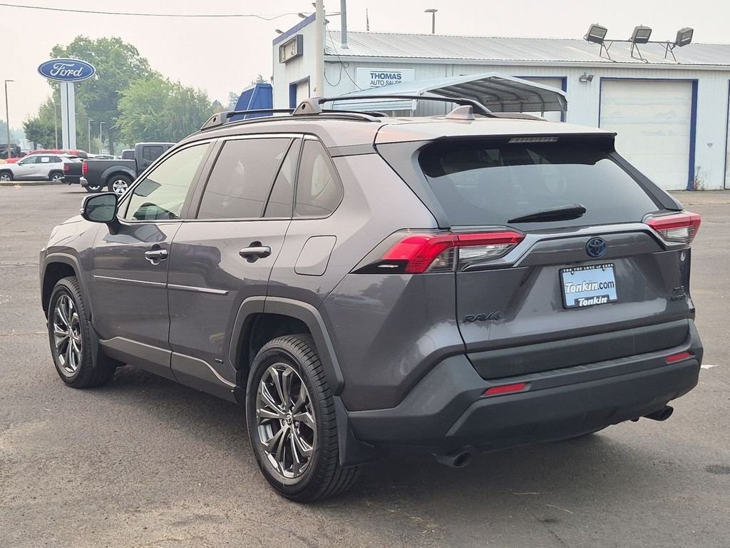 Used 2022 Magnetic Gray Metallic Toyota XLE Premium image 3