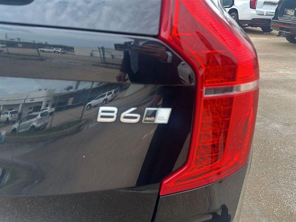 Used 2023 Onyx Black Metallic Volvo Ultimate image 8