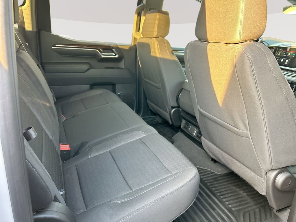 Used 2025 Summit White GMC Elevation image 27