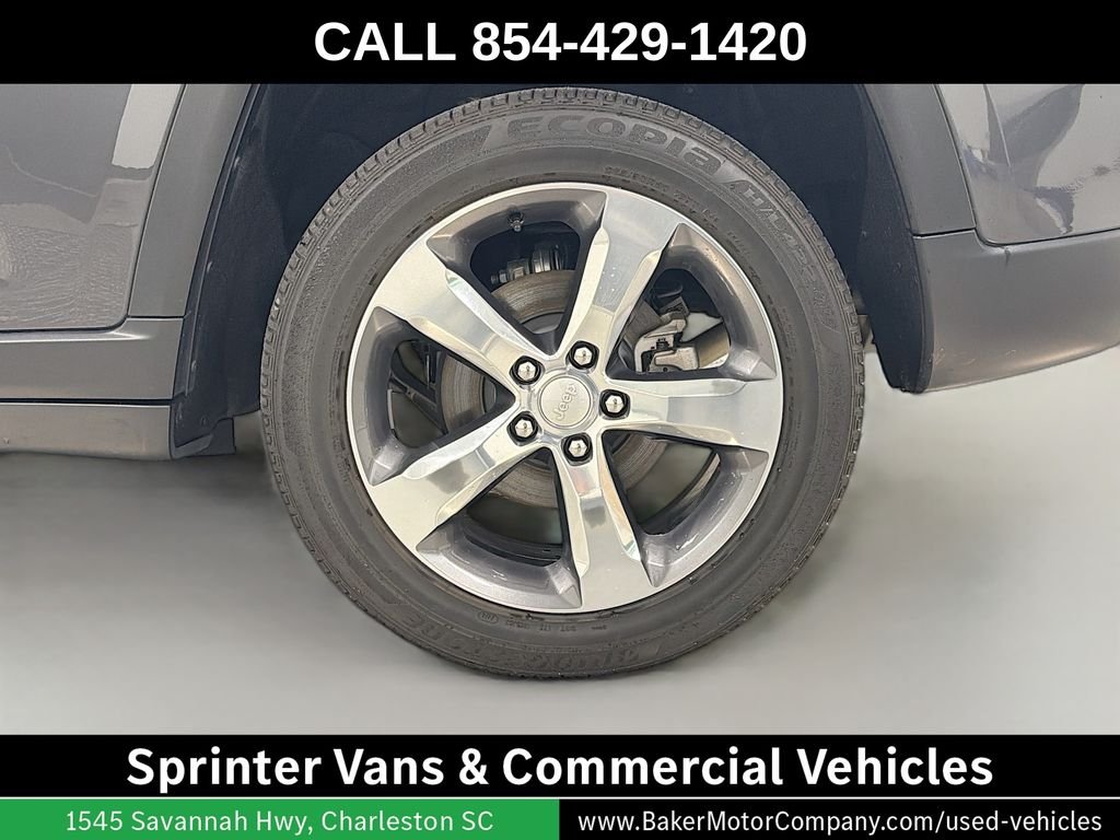 Used 2025 Gray Metallic Jeep Limited image 35