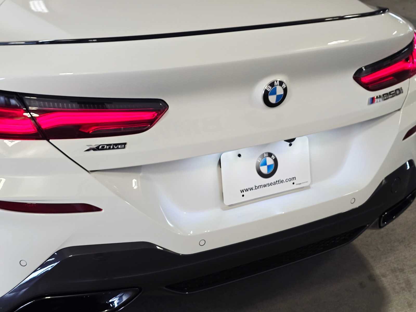 2026 BMW 8 Series M850i - Photo 8