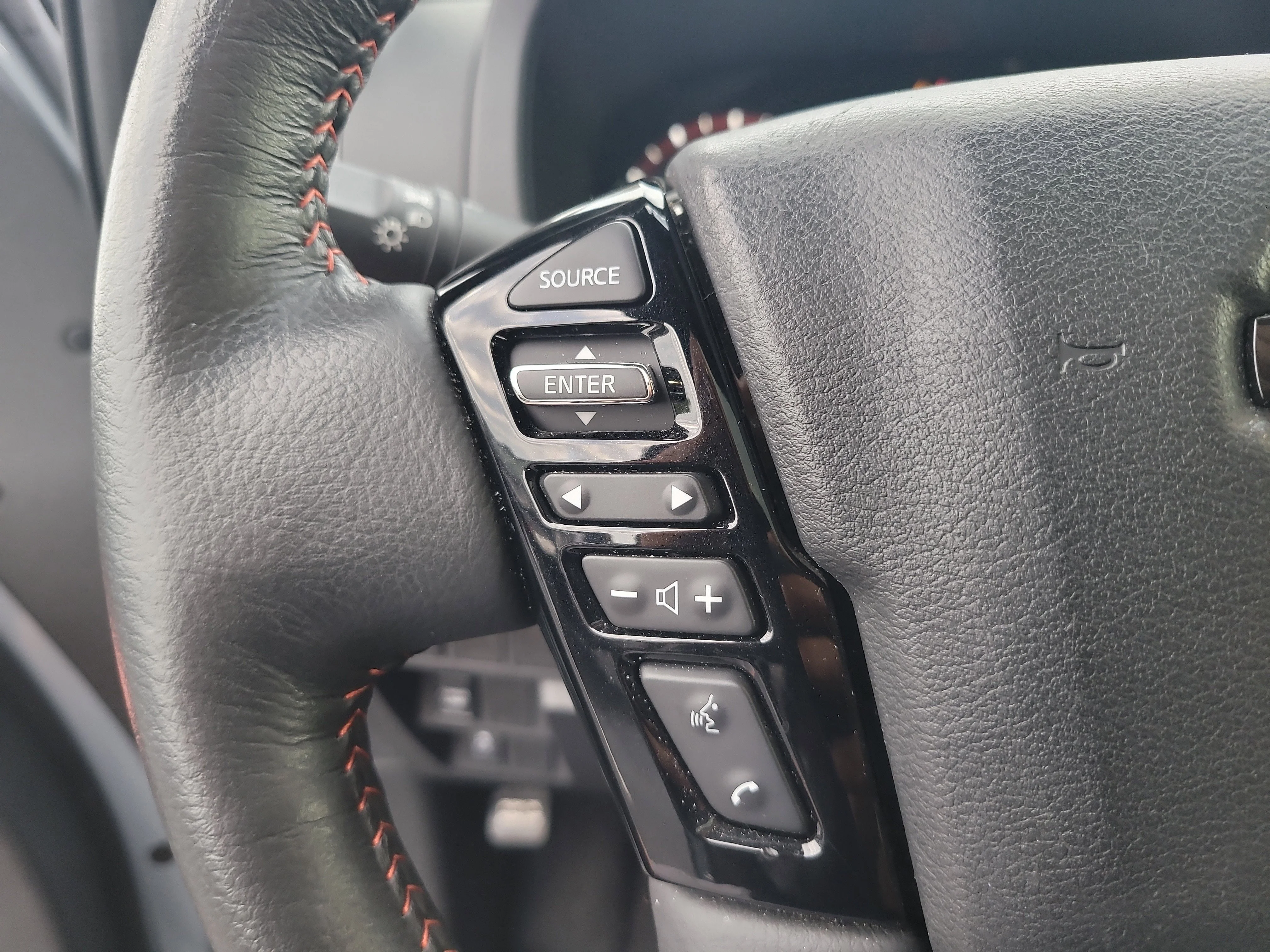 Used 2025 Boulder Gray Pearl Nissan PRO-X image 31