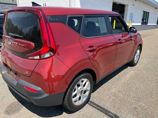 Used 2021 Mars Orange Kia S image 3