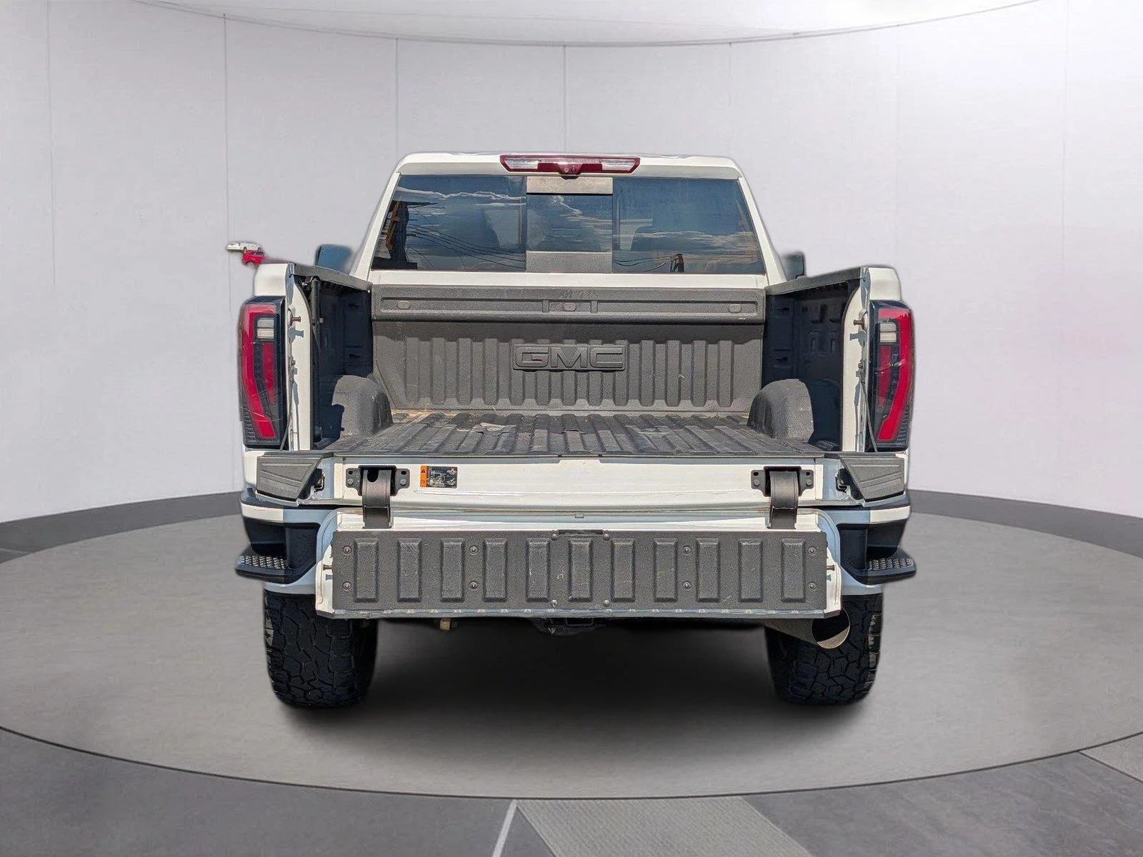 Used 2025 Summit White GMC AT4 image 5