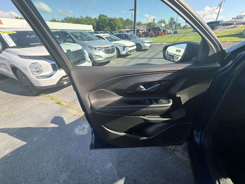 Used 2022 Blue GMC SLE image 15