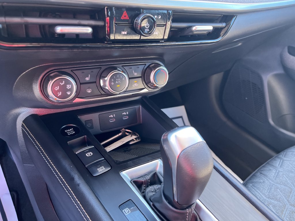 Used 2025 Gray Nissan SV image 17