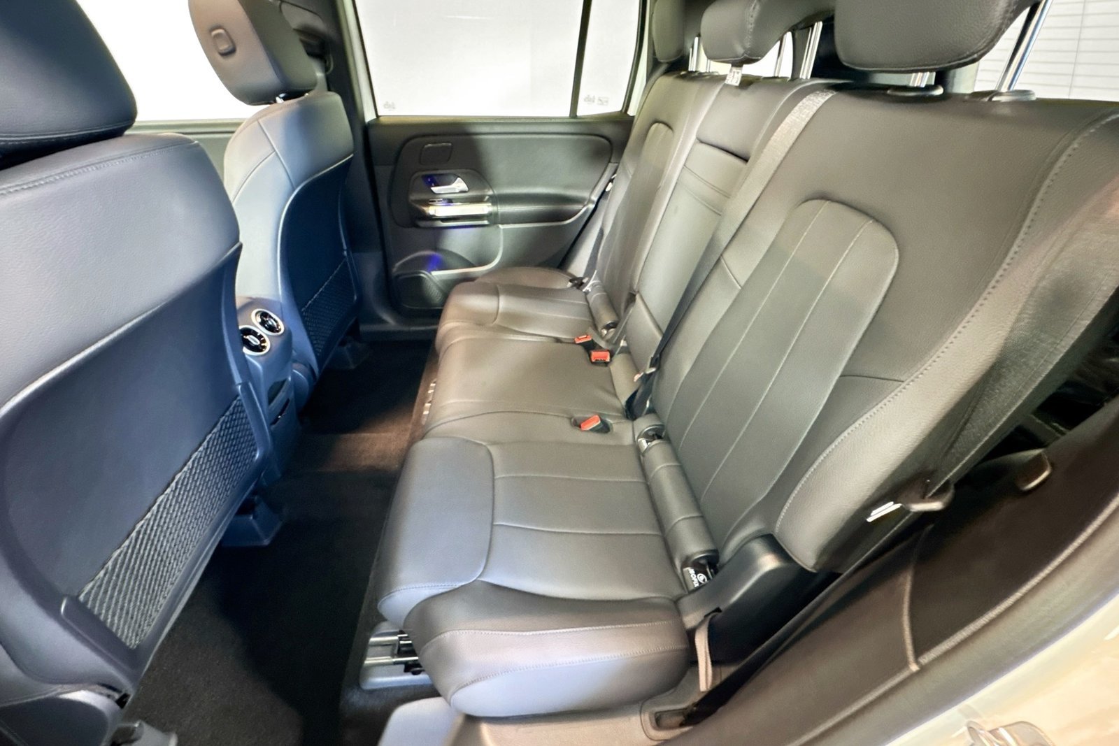 New 2026 Polar White Mercedes-Benz GLB 250 image 22