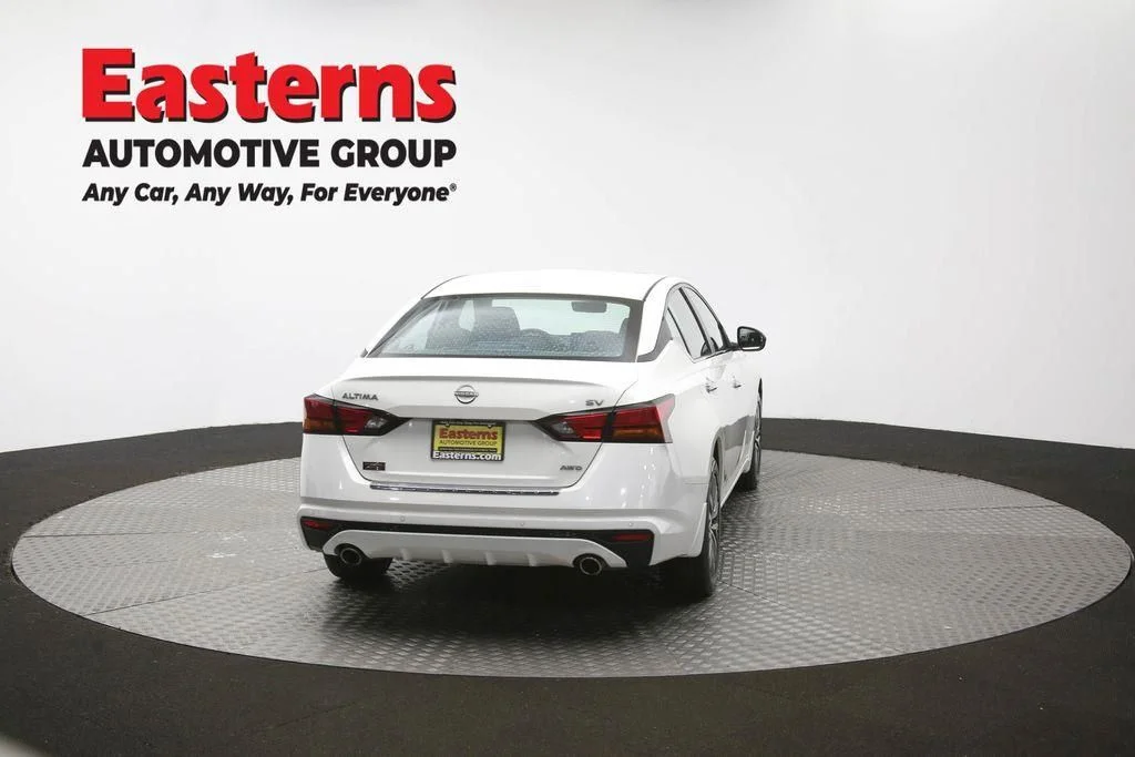 Used 2023 White Nissan 2.5 SV image 41