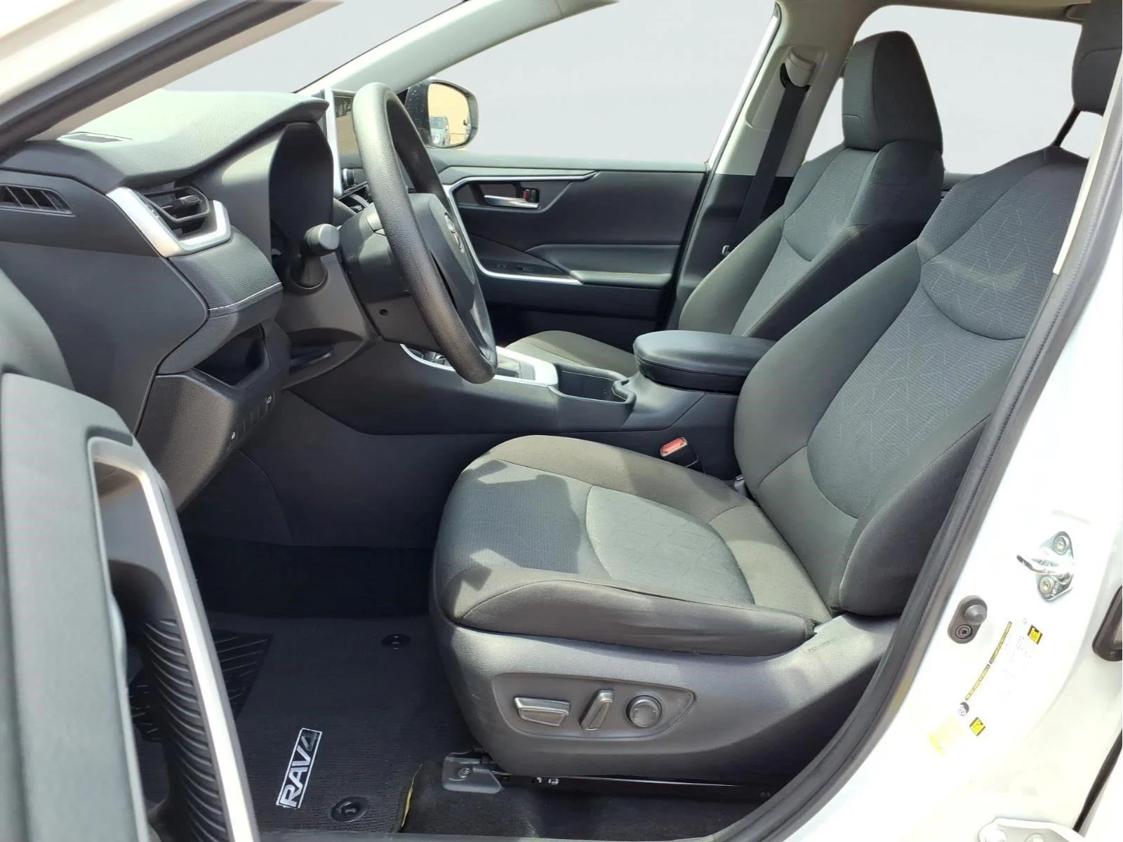 Used 2025 Ice Cap Toyota XLE image 18