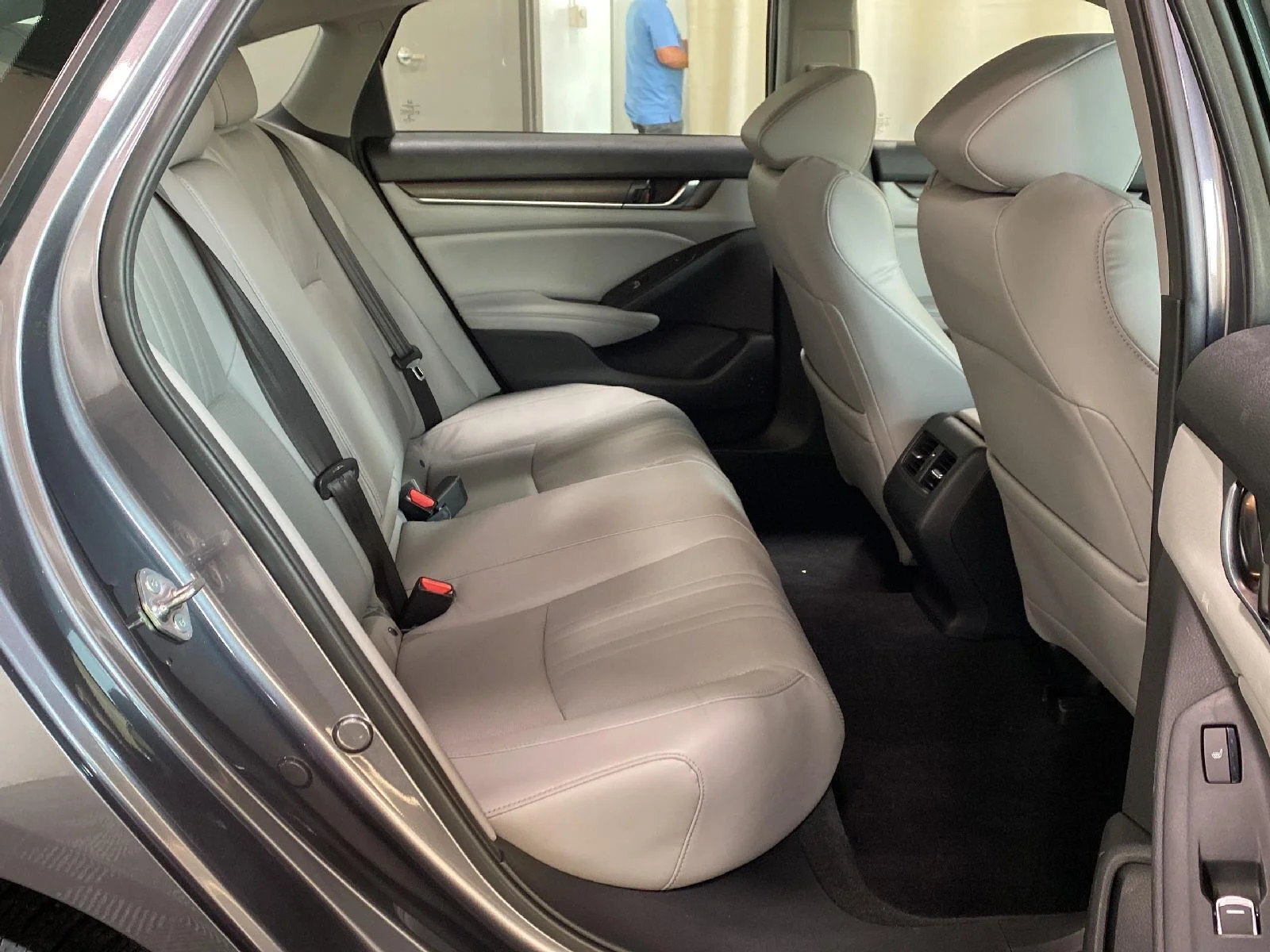 Used 2018 Modern Steel Metallic Honda Touring image 14