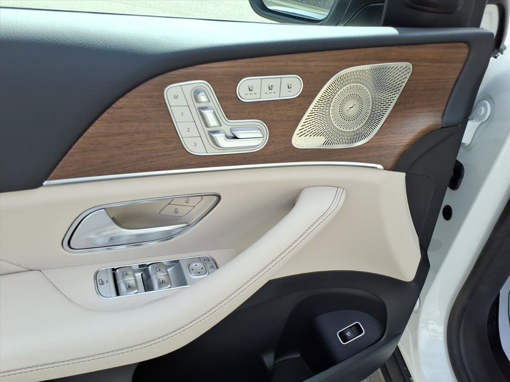 Used 2026 Polar White Mercedes-Benz GLS 450 image 12