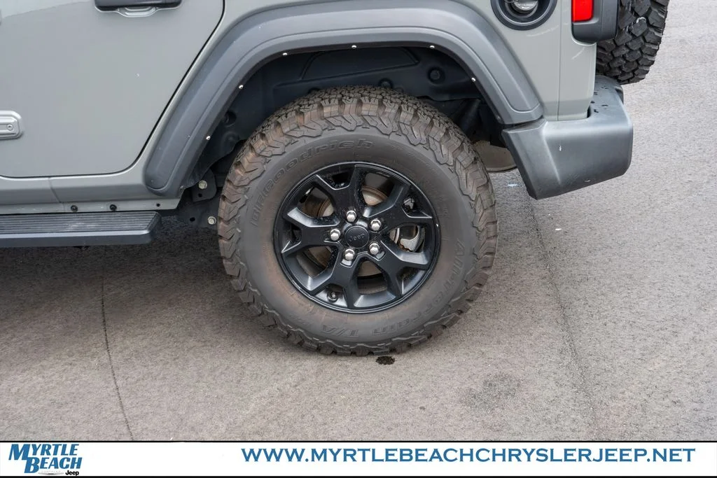 Certified Used 2022 Gray Clearcoat Jeep Unlimited Willys image 13