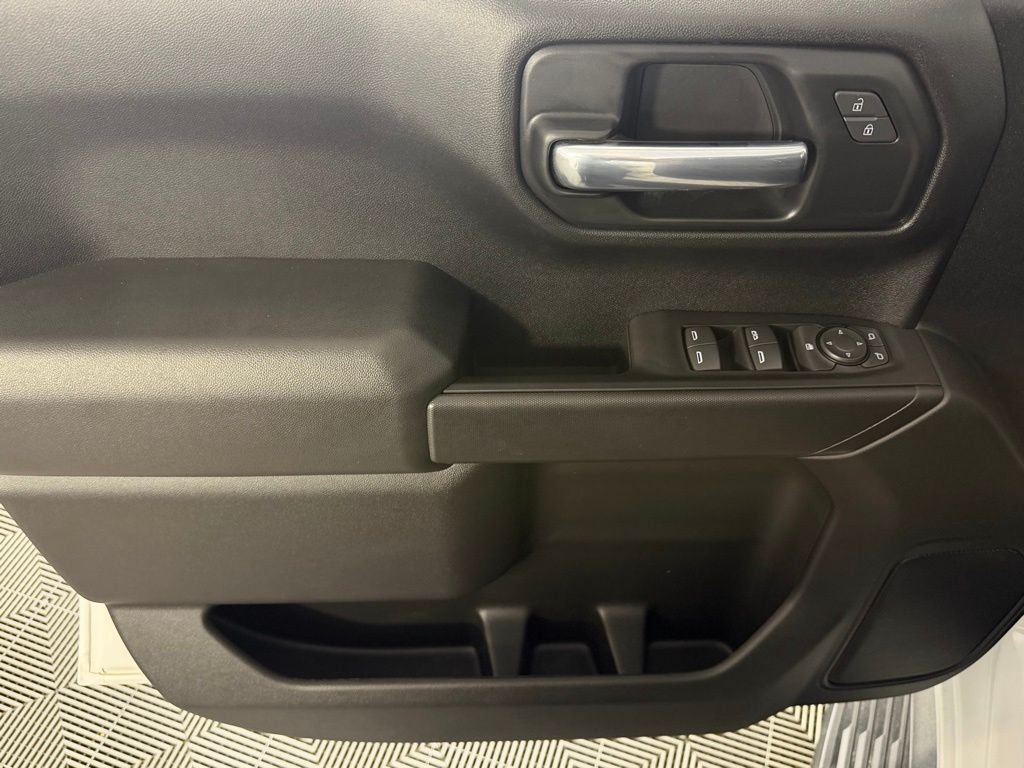 Used 2025 White Chevrolet Custom image 25