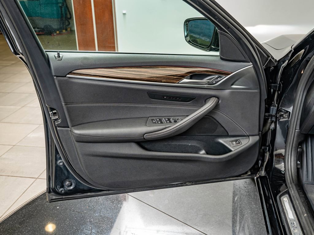 Used 2021 Jet Black BMW 530i xDrive image 20