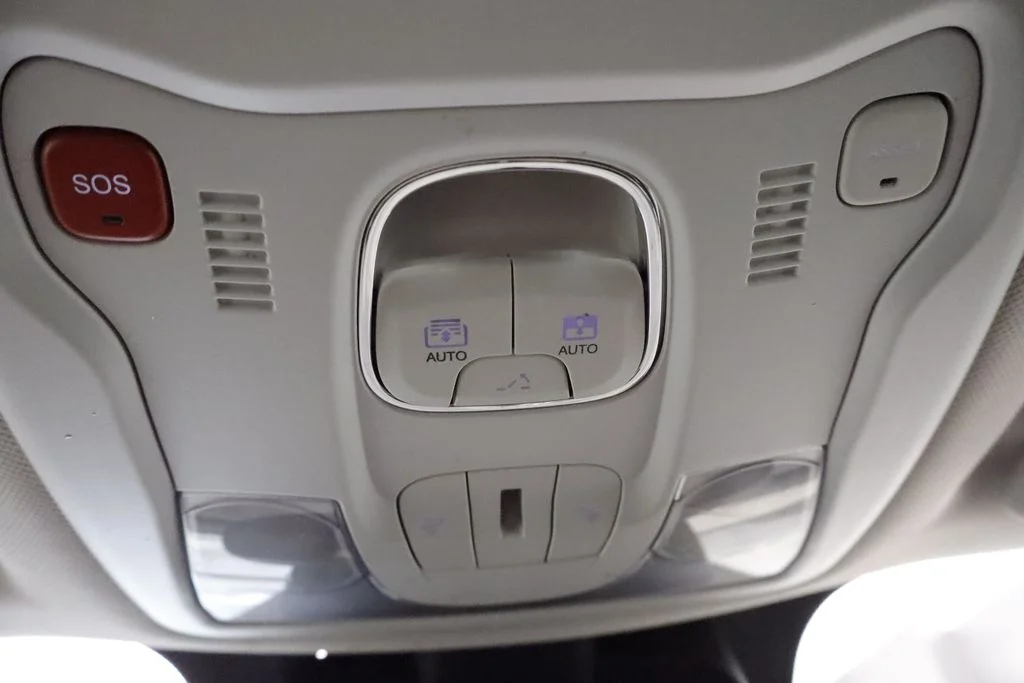 Certified Used 2023 White Jeep Latitude image 38