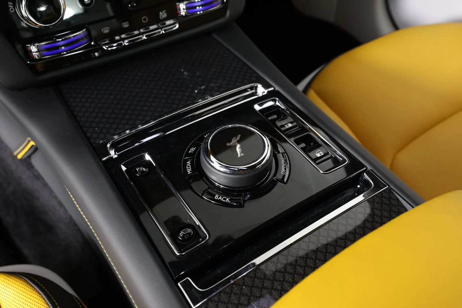 New 2025 Arctic White Rolls-Royce Black Badge image 18