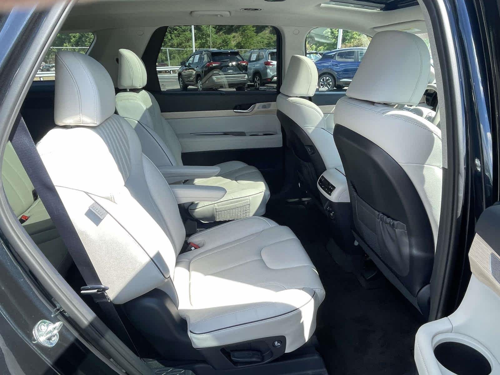 Used 2024 Moonlight Cloud Hyundai Limited image 30