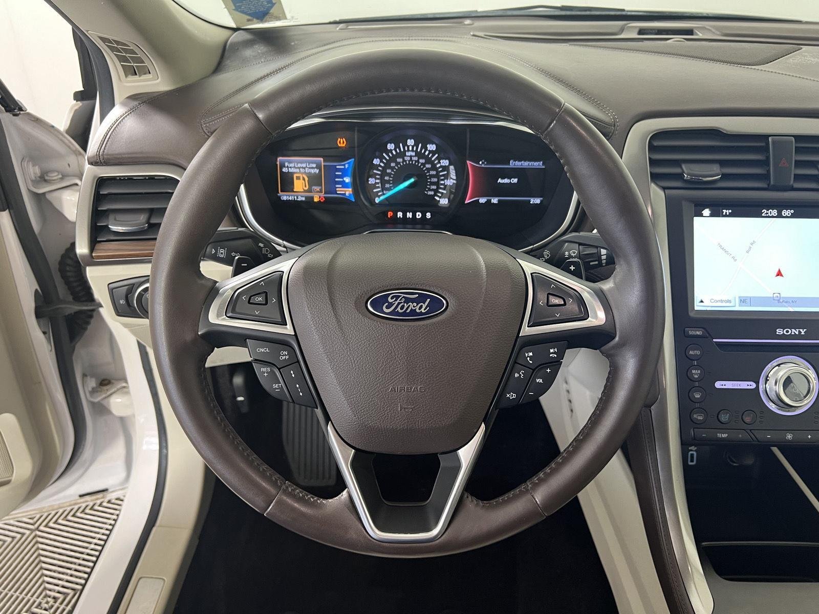 Used 2017 White Platinum Metallic Tri-Coat Ford Platinum image 15