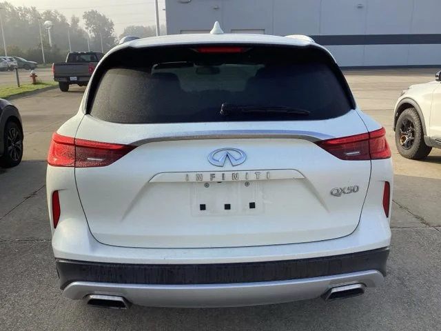 Used 2021 White INFINITI Autograph image 11