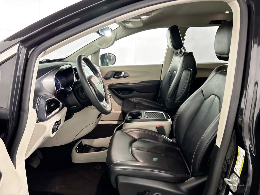 Used 2023 Black Chrysler Touring L image 11