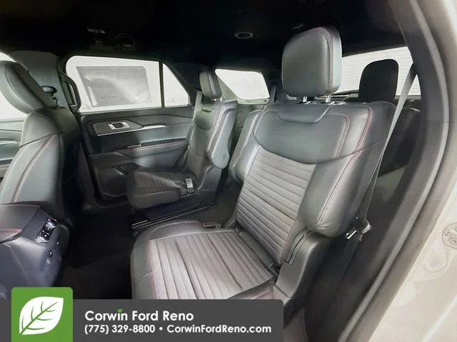 New 2026 Star White Metallic Tri-Coat Ford ST-Line image 27