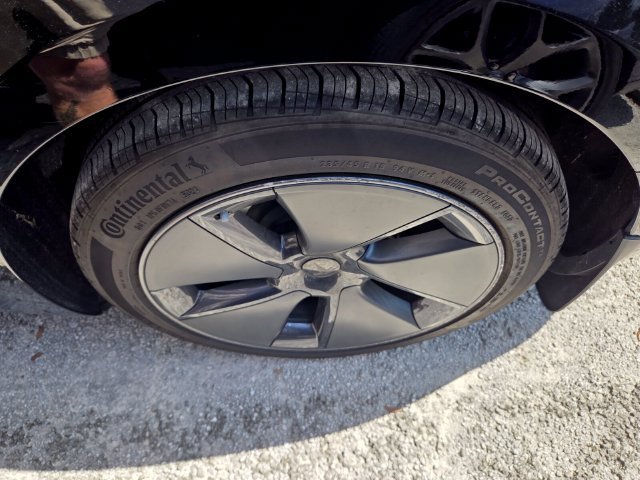 Used 2022 Black Tesla Long Range Dual Motor All-Wheel Drive image 4