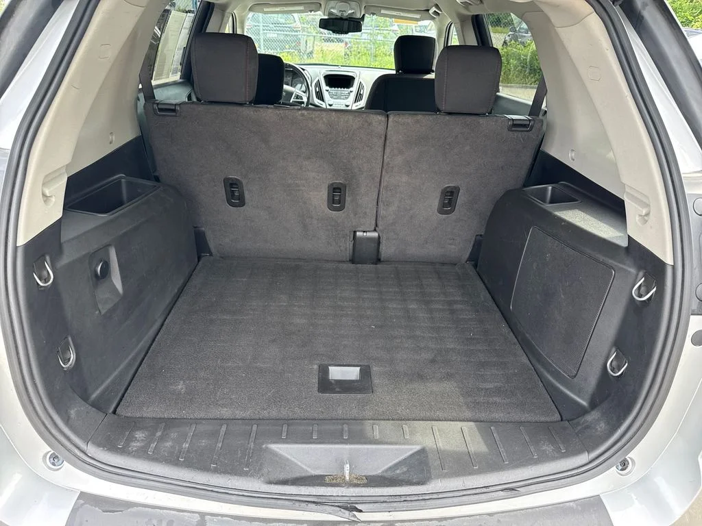 Used 2017 Silver GMC SLE-2 image 21