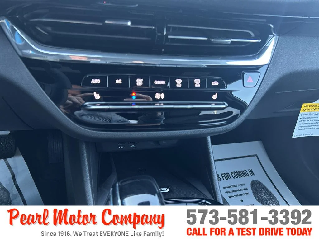 New 2026 White Frost Tricoat Buick Avenir image 17