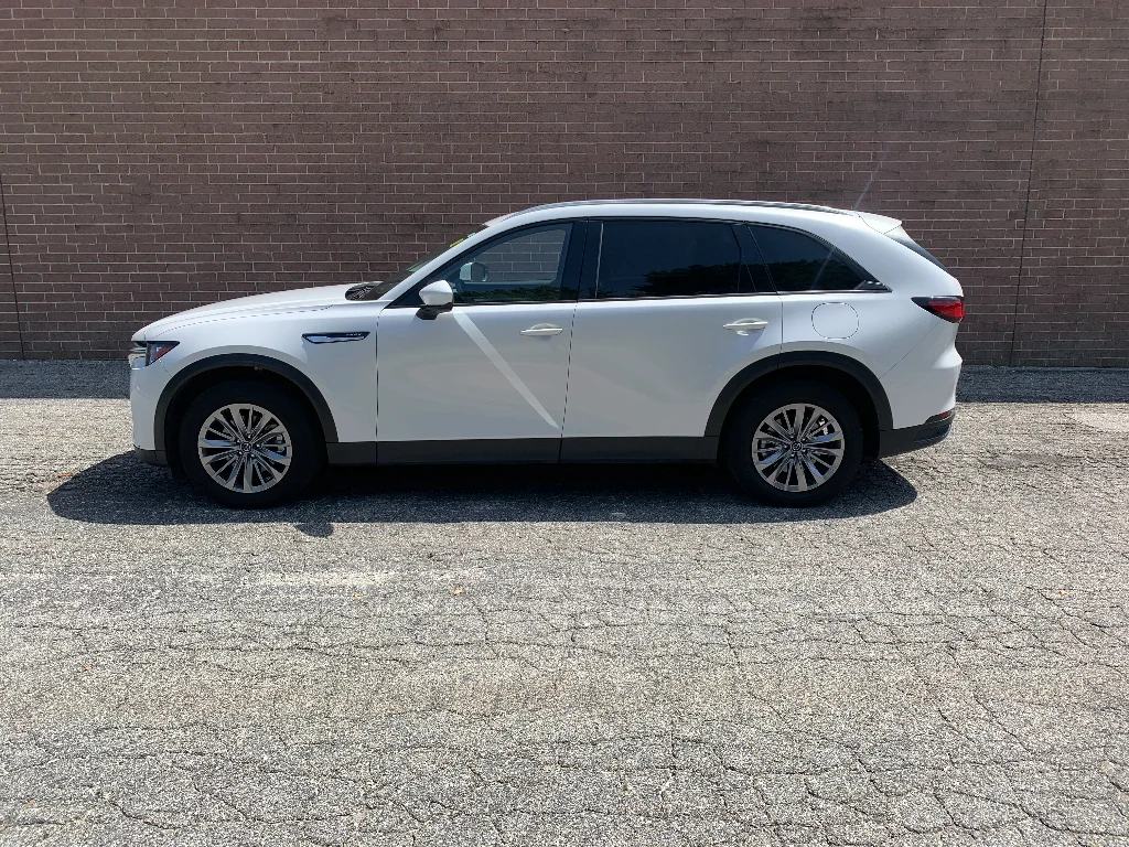 Used 2024 Rhodium White Premium Mazda Preferred image 2