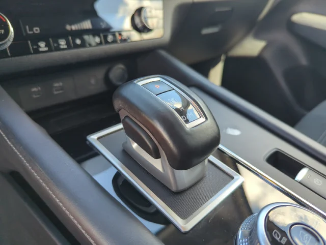 Used 2024  Mitsubishi SE image 41