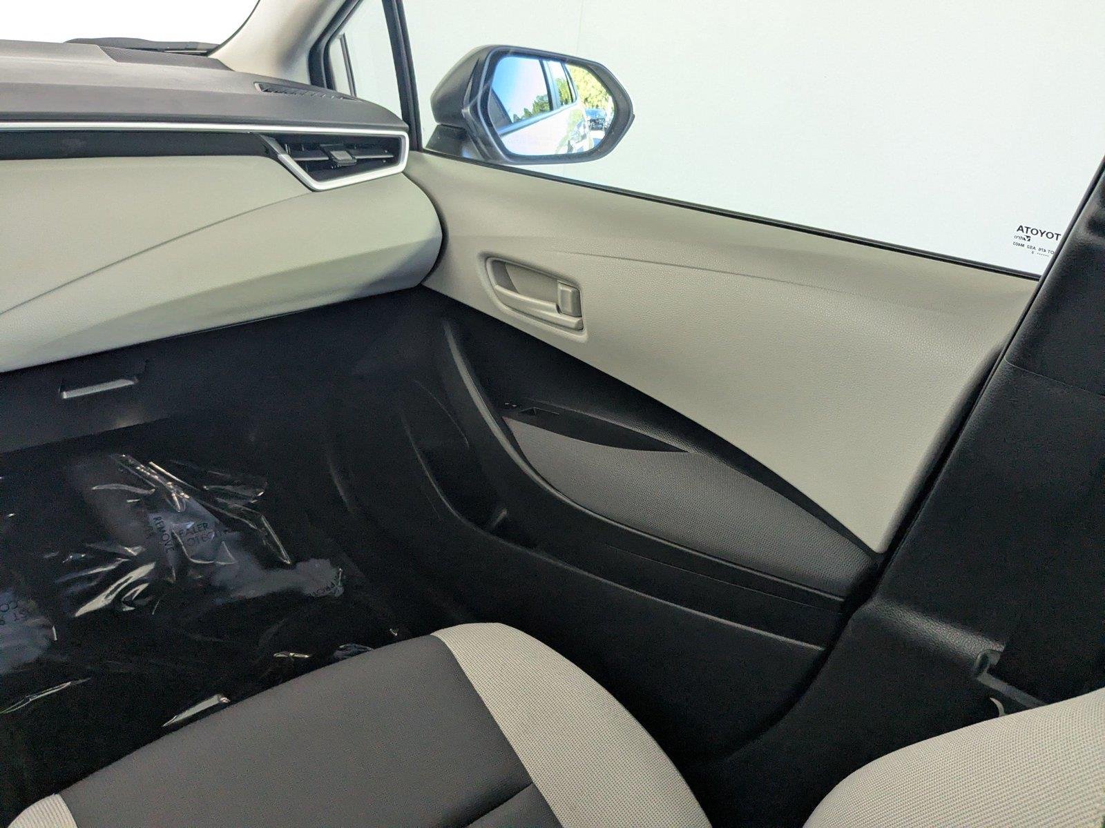 Used 2025 Ice Cap Toyota LE image 36