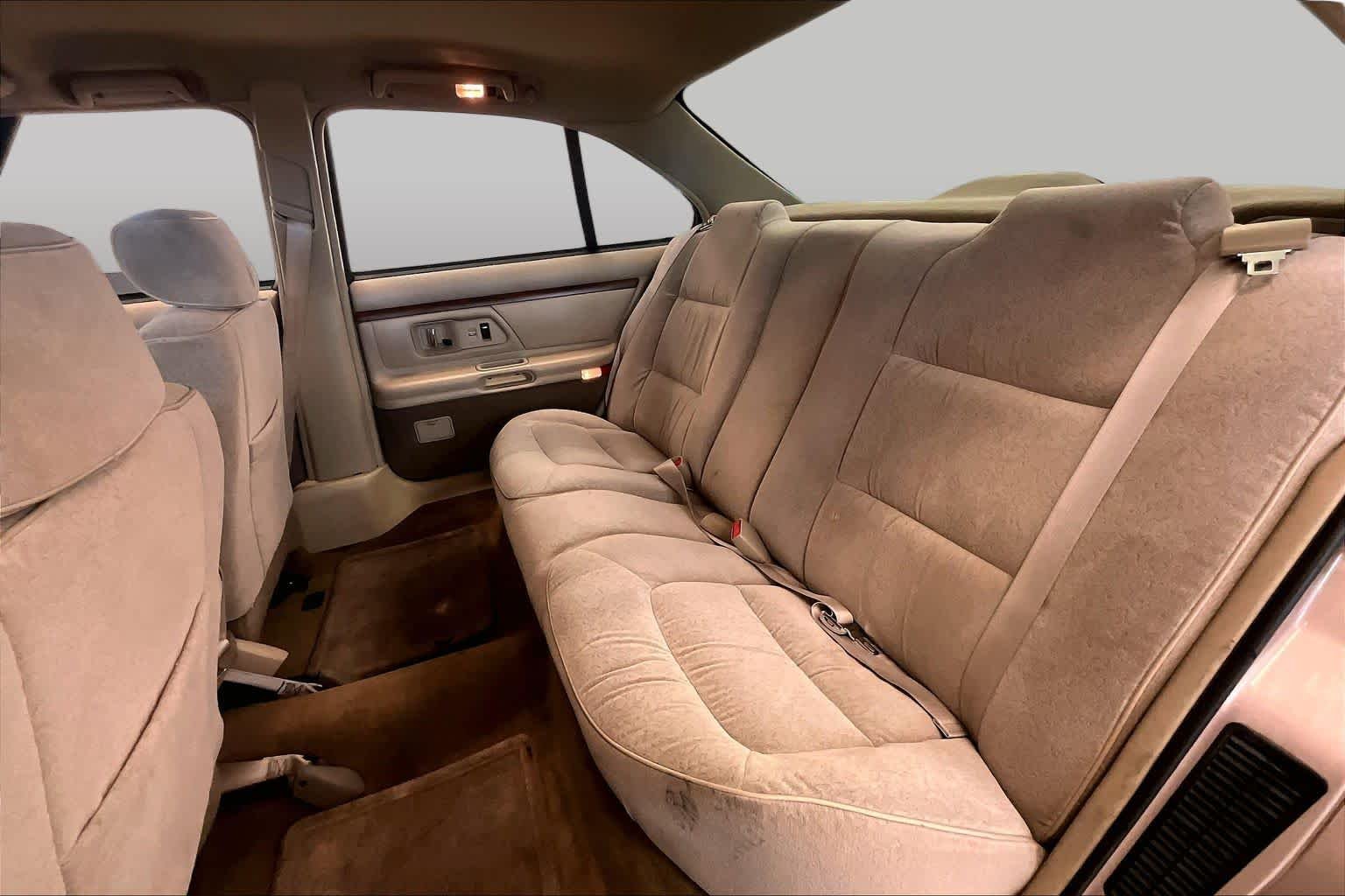 Used 1999 Champagne Oldsmobile  image 18