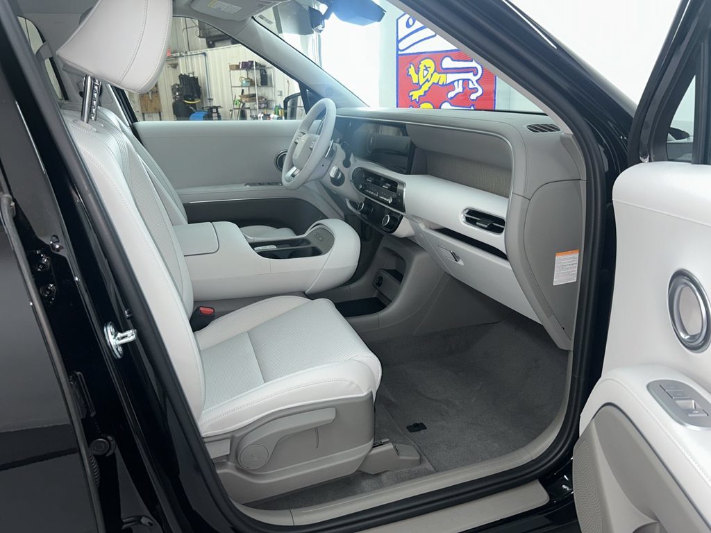 New 2026 Abyss Black Hyundai SEL 8P image 18