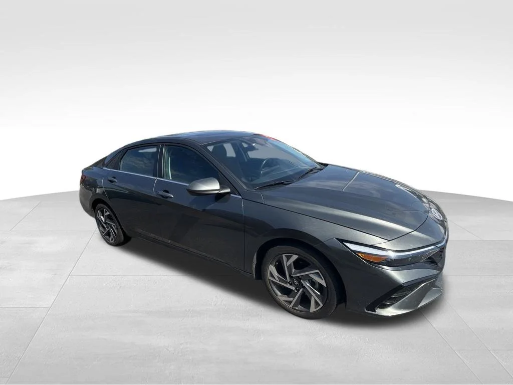 Used 2025 Gray Hyundai SEL Convenience image 14
