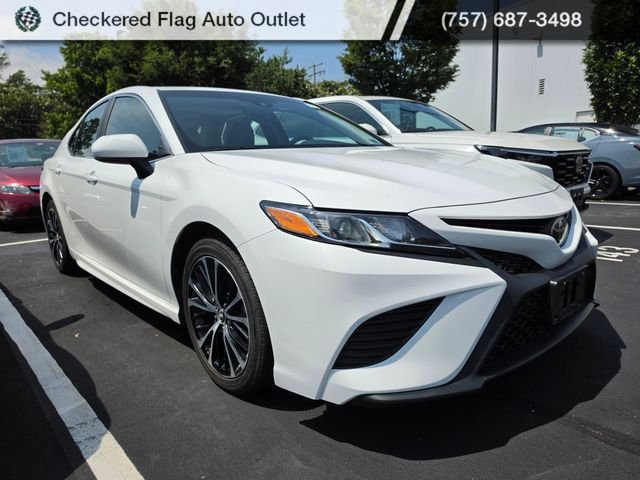 Used 2018 Super White Toyota SE image 3