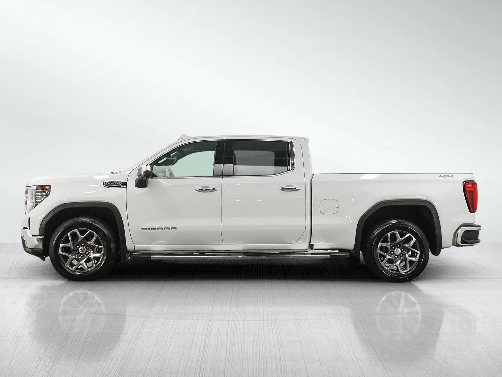 Used 2022 GMC Sierra 1500 SLT with VIN 3GTUUDEL5NG507074 for sale in Roseville, Minnesota