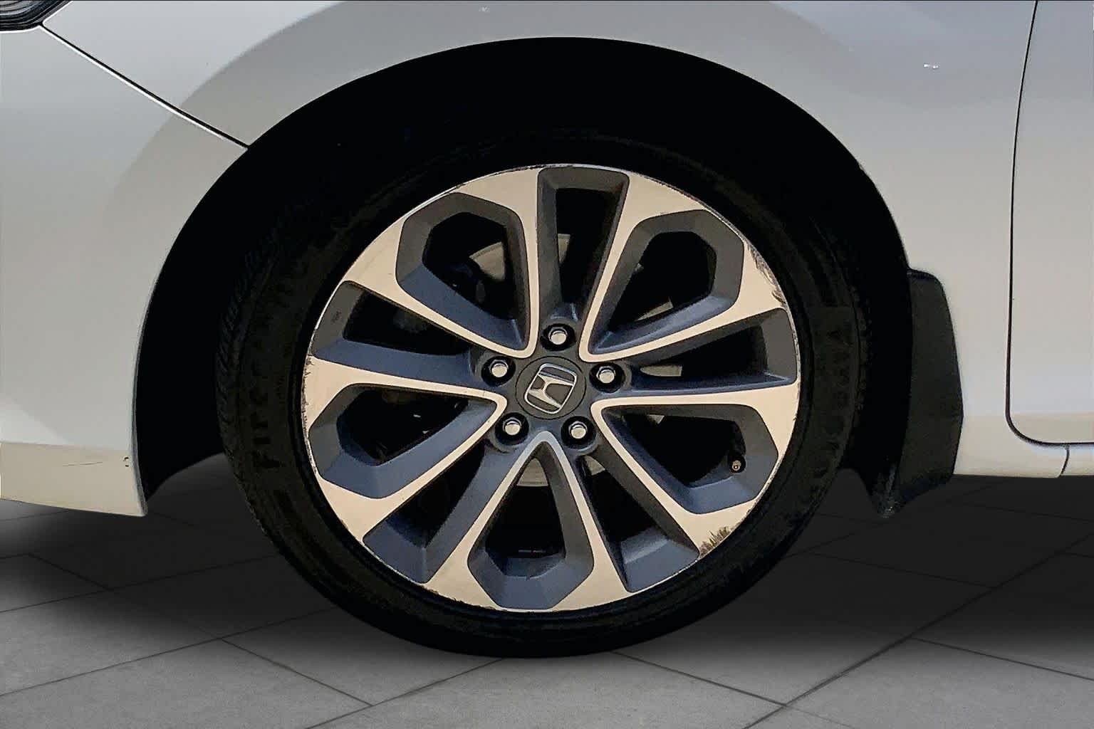 Used 2015 WHITE ORCHID PEARL Honda Sport image 10