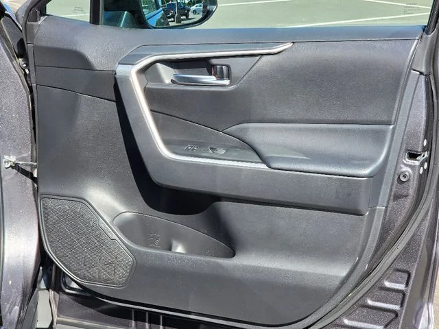 2024 Toyota RAV4 XLE - Photo 10