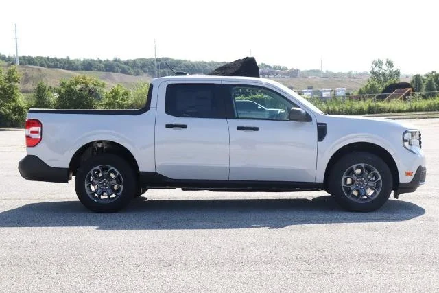 New 2026 Space White Metallic Ford XLT image 37