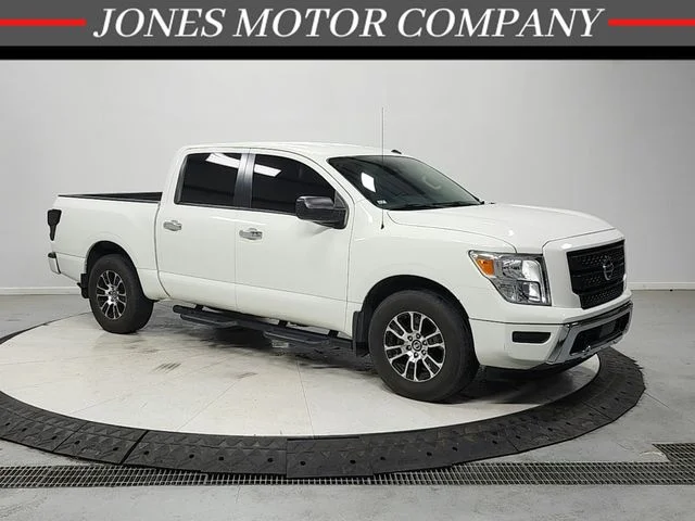 Used 2021 White Nissan SV image 1