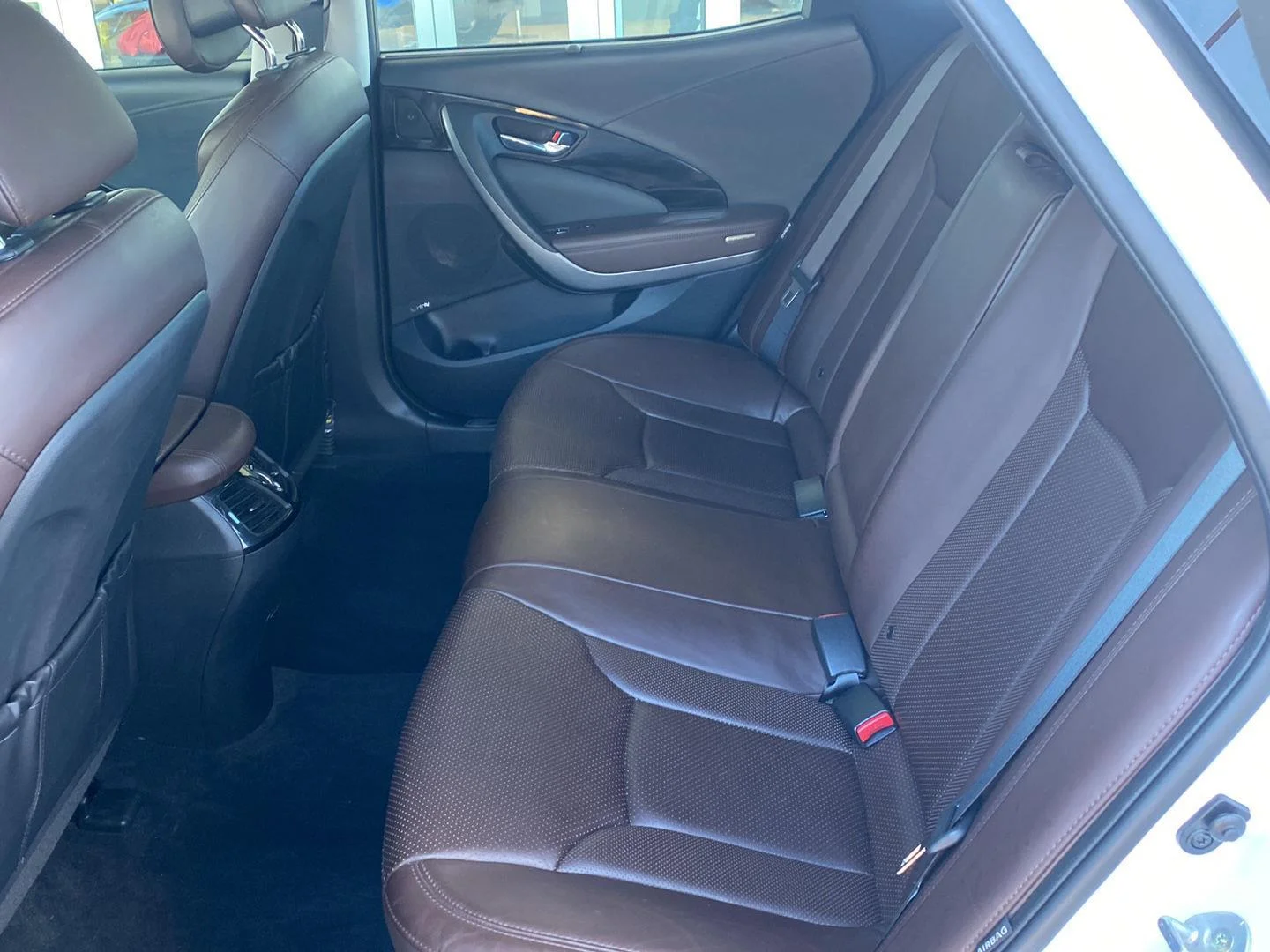 Used 2014 Diamond White Pearl Hyundai Limited image 16