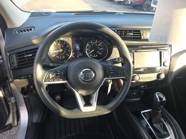 Used 2020 Silver Nissan S image 16
