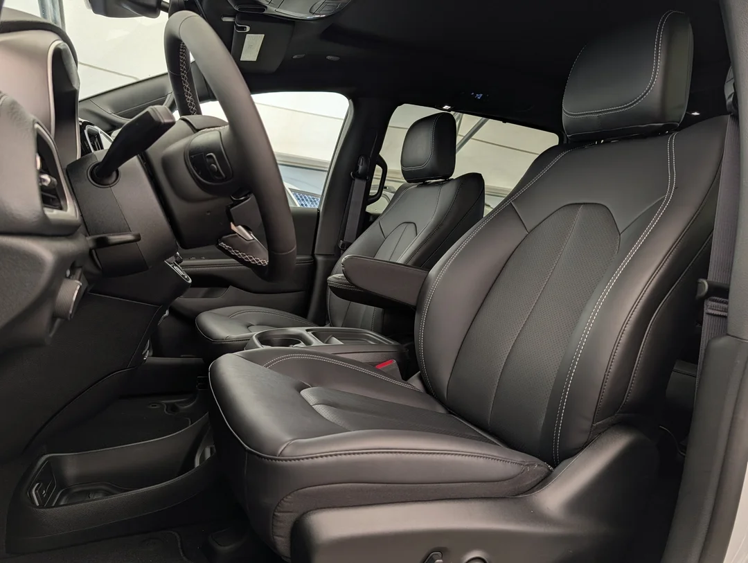 New 2027 White Chrysler Select - - AWD - 3.6L Pentastar V6 - Adaptive Cruise Control - Blind Spot Monitor & More! image 15
