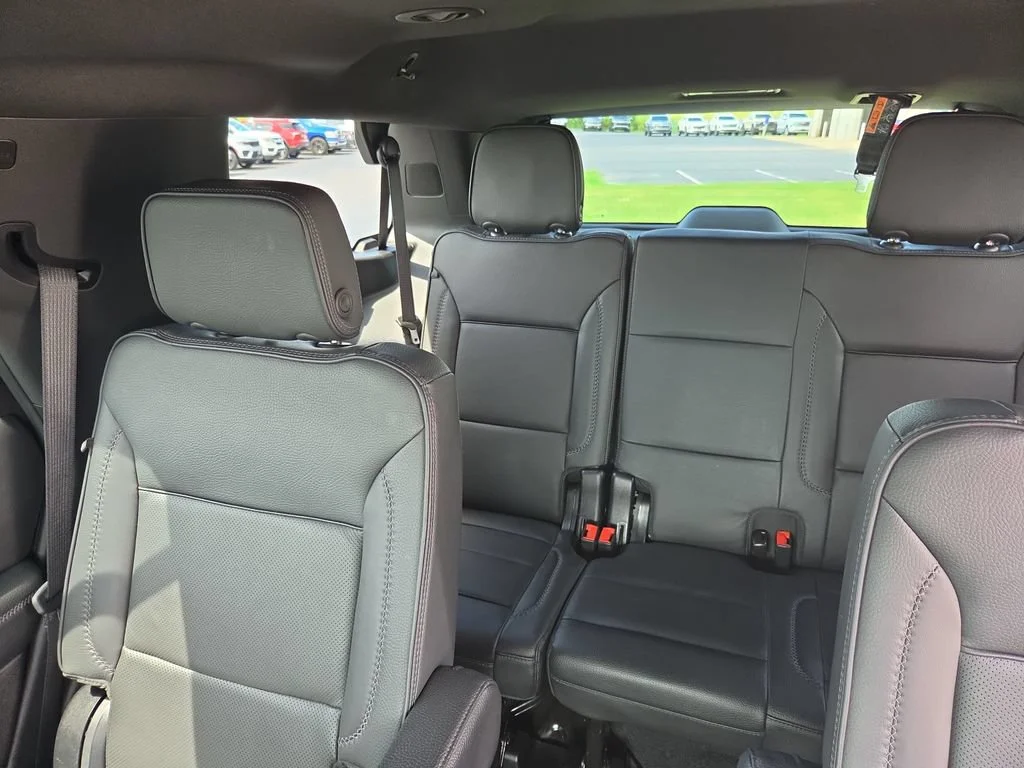 2025 GMC Yukon Denali - Photo 30